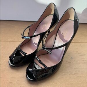 GUCCI Beverly T-Strap Peep Toe Pumps Black Patent Leather